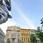Kafka\'S Head Apartment
